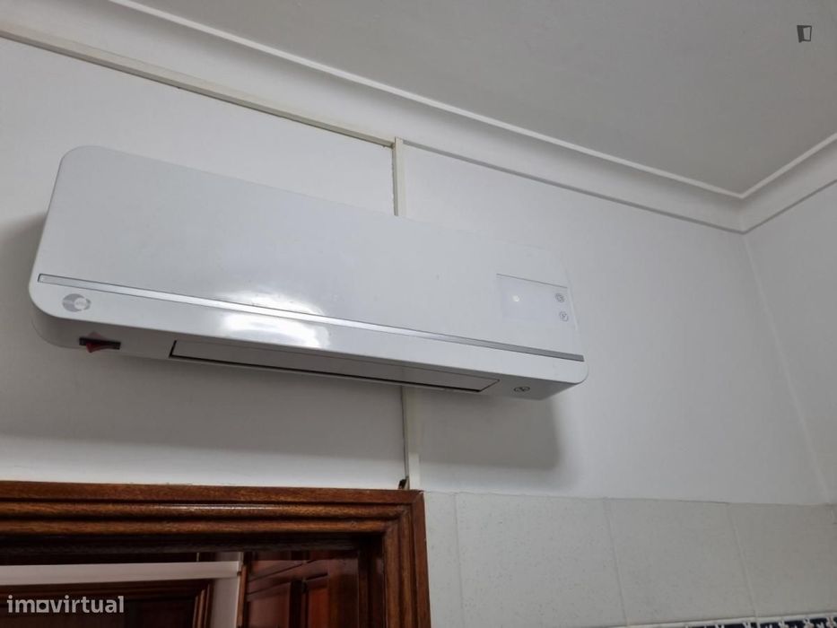 Quarto - localizado em Carcavelos Lisbon
