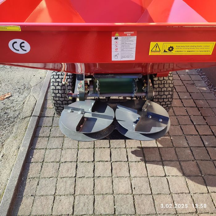 Rozsiewacz do piasku nawozów spalinowy siewnik  Eco 300