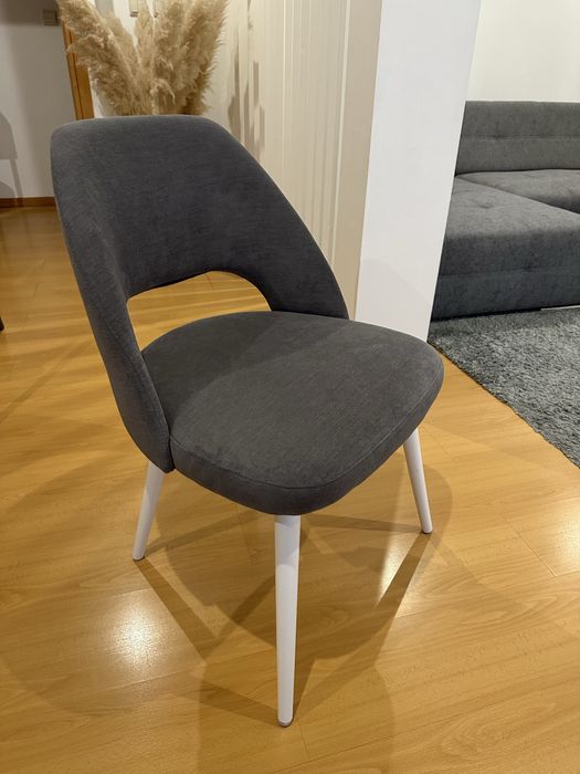 Mesa e cadeira (sala)