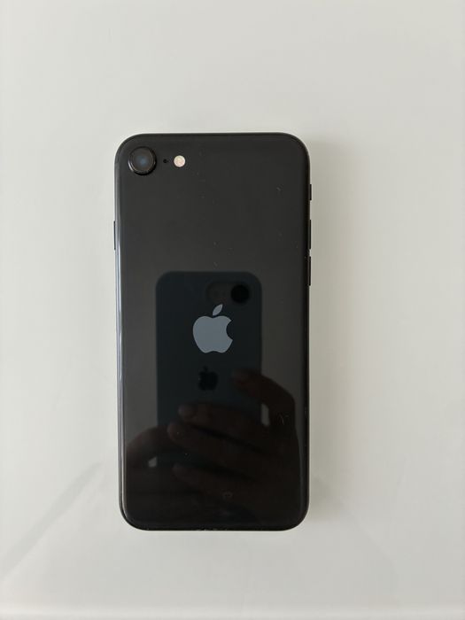 Iphone 8e та годинник