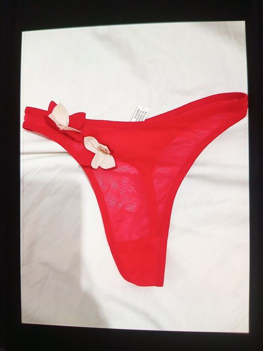 Várias modelos de cuecas