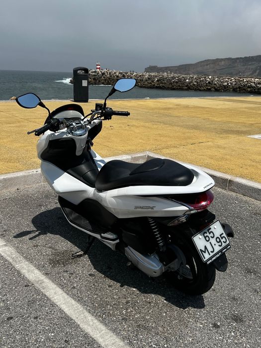 Honda pcx 2011 com 1550kms reais