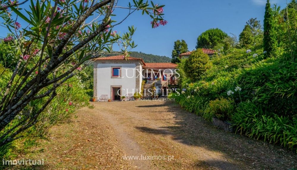 Casa de campo V5 com piscina e jardim à venda em Arcos de Valdevez