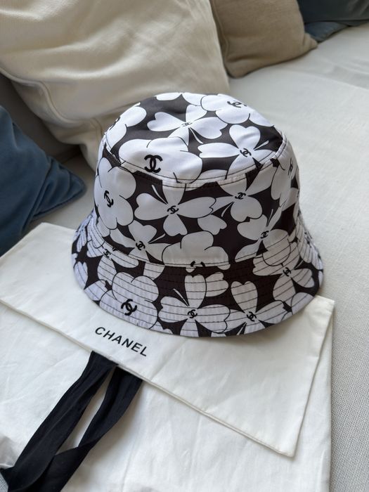 Chanel Bucket Hat — два варіанти панама