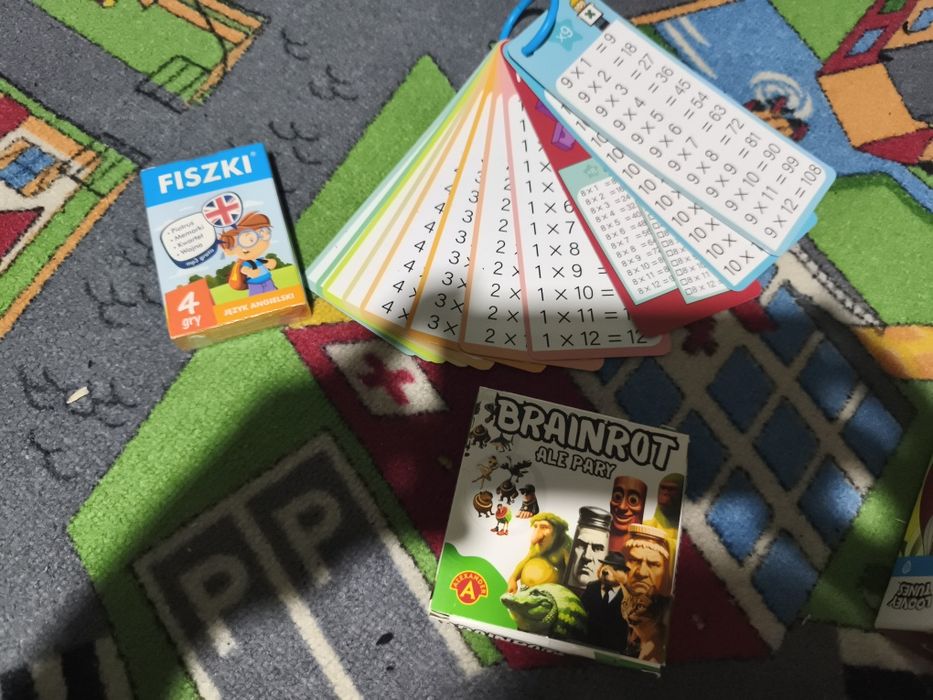 Puzzle gry tabliczka mnożenia oraz fiiszki