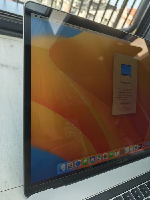 MacBook Pro 15" A1707 2017 | i7 2.8 GHz | 16 GB RAM | SSD 256 GB | Radeon Pro 555 | USB-C 87W