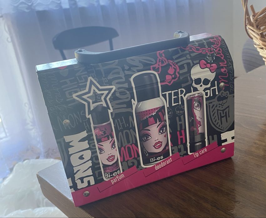 kuferek po kosmettykach monster high