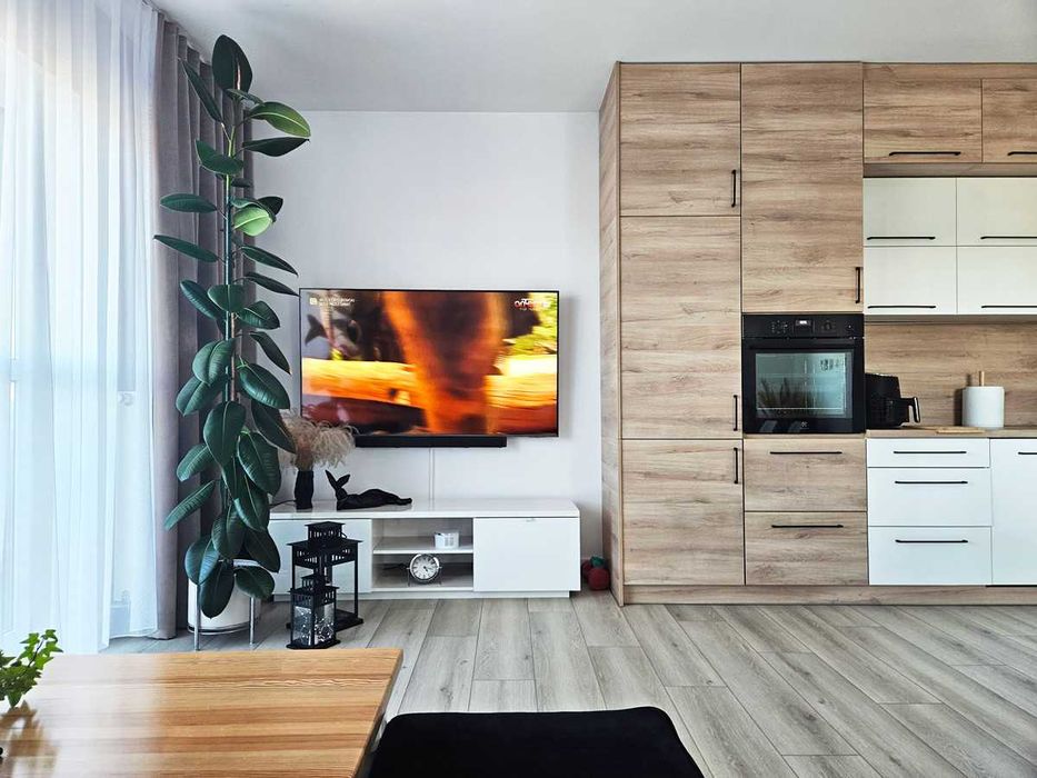 Mieszkanie na wynajem - ciche, balkon, komórka lokatorska, winda, bezpłatny parking, niskie koszty utrzymania.