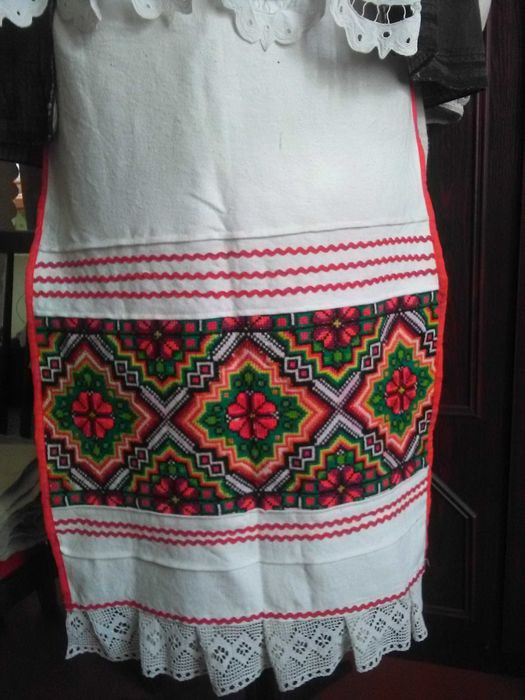 Розпродаж.Фартухи  старовинні , корсетка ,наволочки