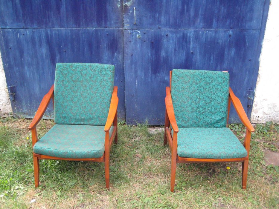 Два деревянные кресла из мебельного гарнитура. Румыния .60-е г. ХХ в.