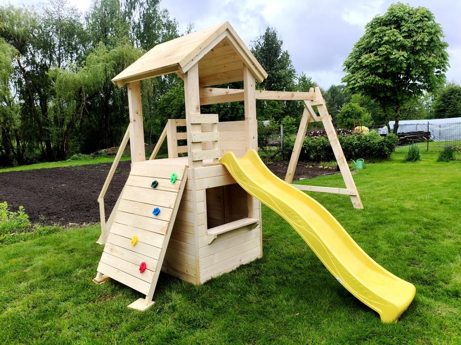 Domek dla dzieci, plac zabaw huśtawki