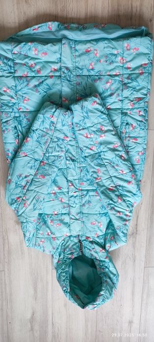 Куртка на дівчину
