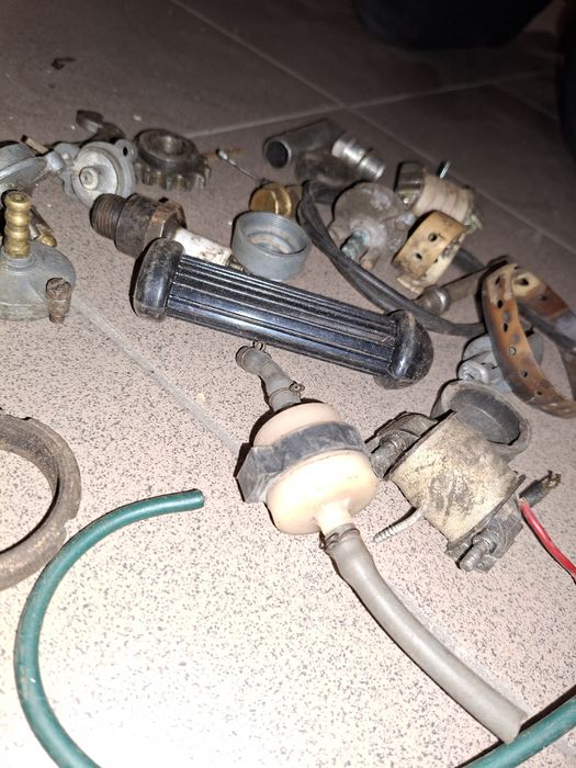 Znalezisko garazowe pozostalosci wsk shl wfm komar motorynka