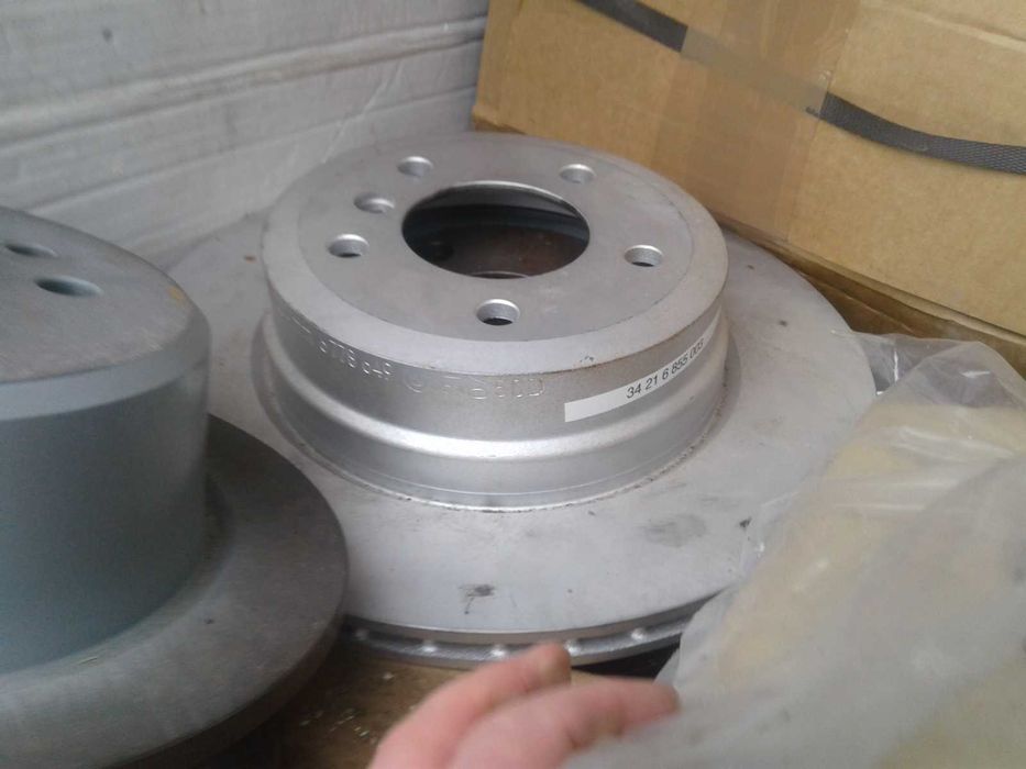 BMW 5 E60 E61 520i 520d 525i 525d Nowe Tarcze Hamulcowe Przód Tył Kloc