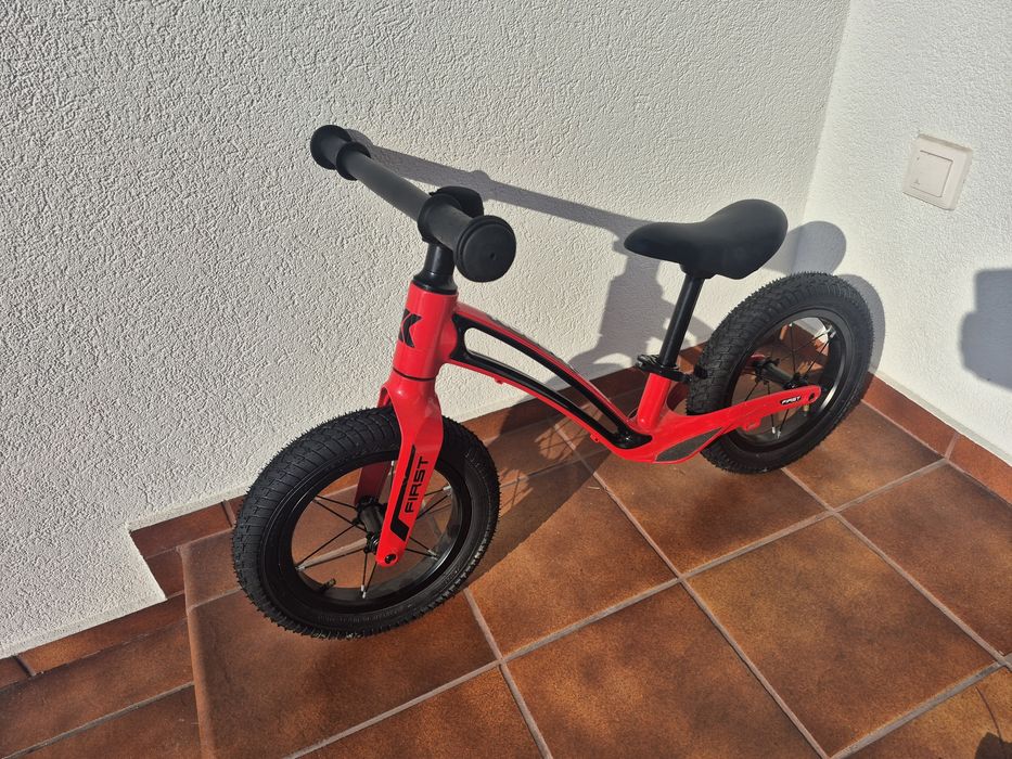 Karbon First – rowerek biegowy, czerwony