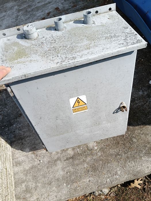 Skrzynka elektryczna budowlana metalowa