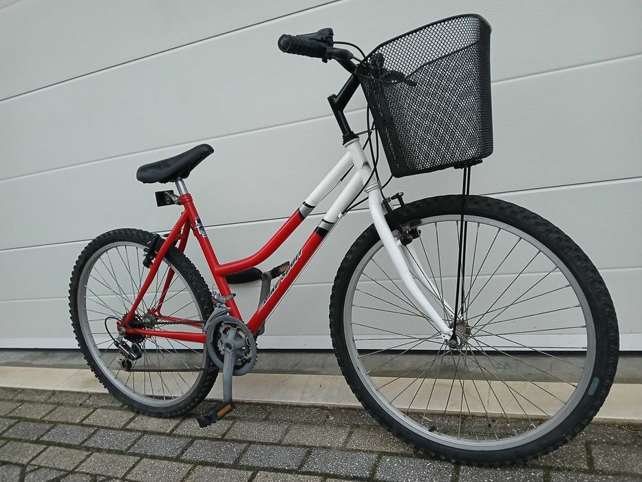 Bicicleta de senhora com cesto