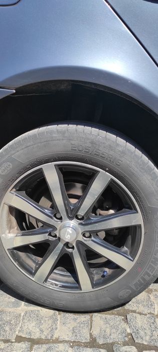 Автомобіль в гарному стані.