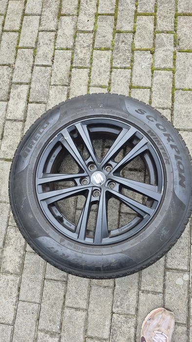 Alufelgi 17 cali 5 x 112 z oponami zimowymi Seat