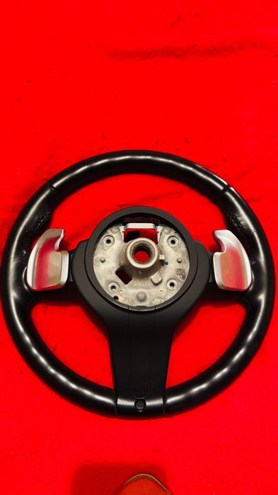 Volante BMW M1 (F20) em pele com patilhas