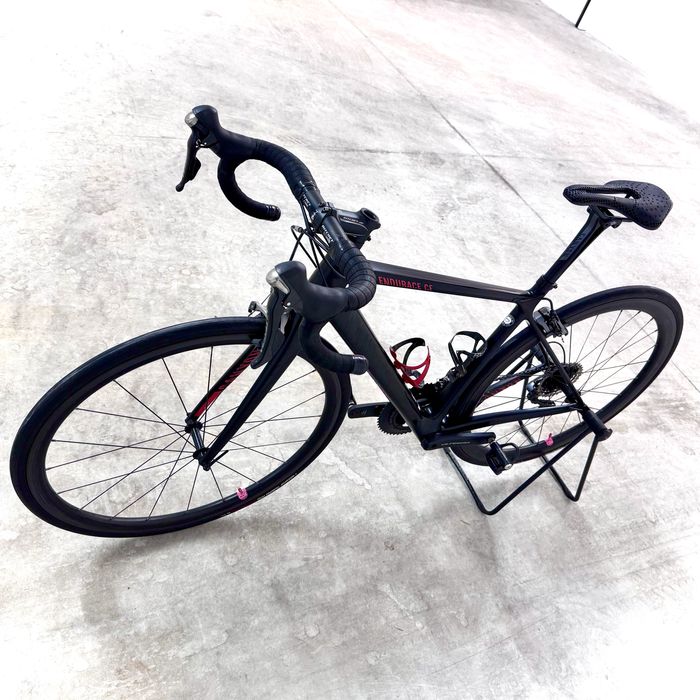 Canyon Endurace CF 9.0 com potenciometro e rodas de carbono