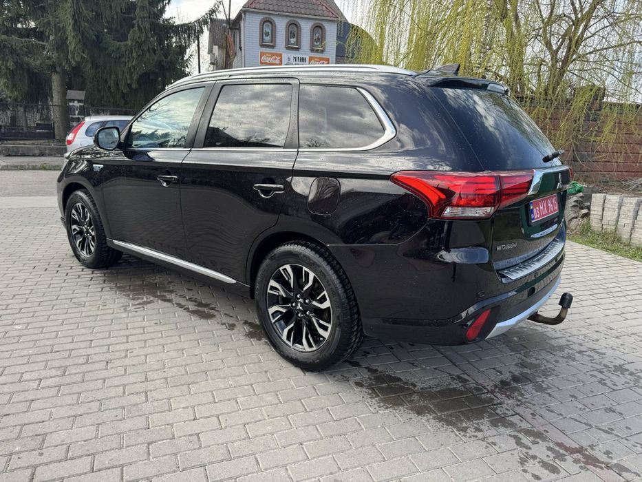 Mitsubishi Outlander PHEV 2016