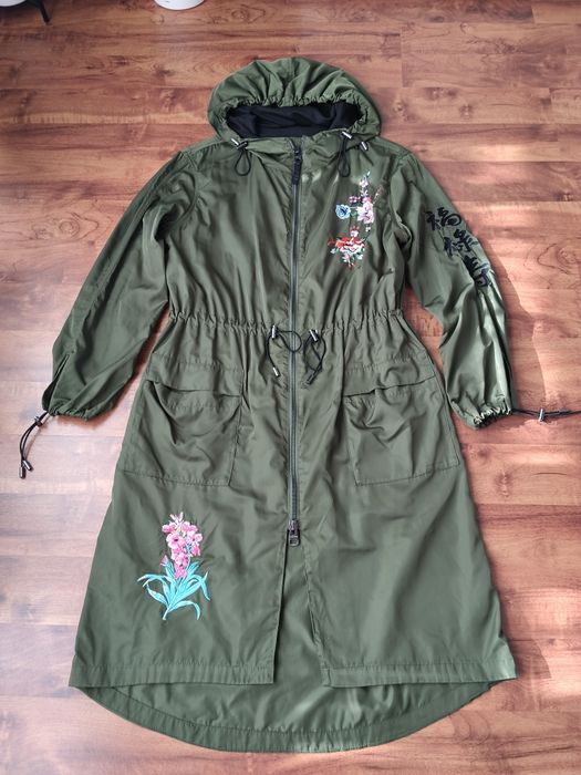 Super lekka wiatrówka BERSHKA M/L