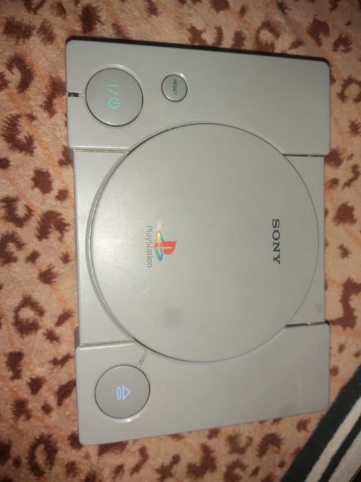 PlayStation 1 em excelente estado de conservação