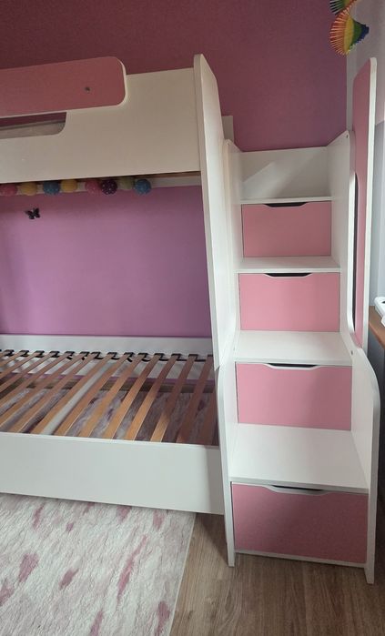 Łóżko piętrowe schody