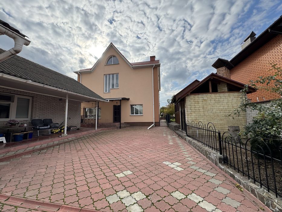 Продам добротний будинок