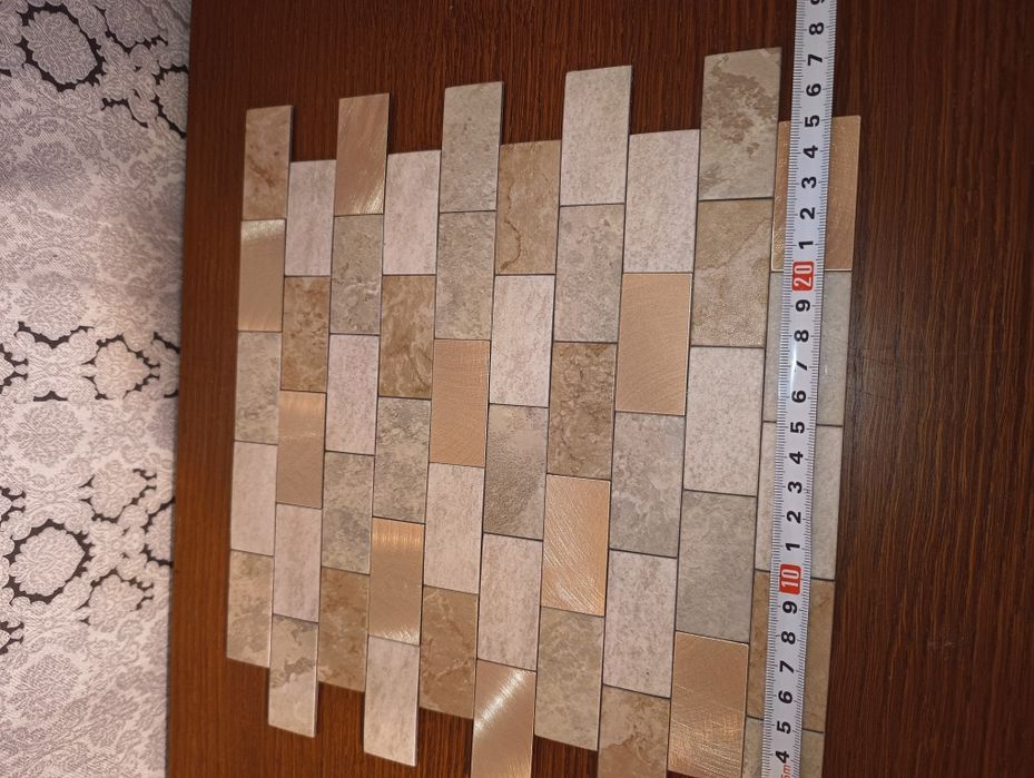 Samoprzylepne plytki