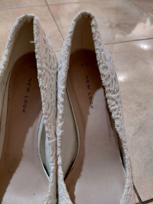 Buty damskie na obcasie,  koturnie marki New Look,  rozmiar 39