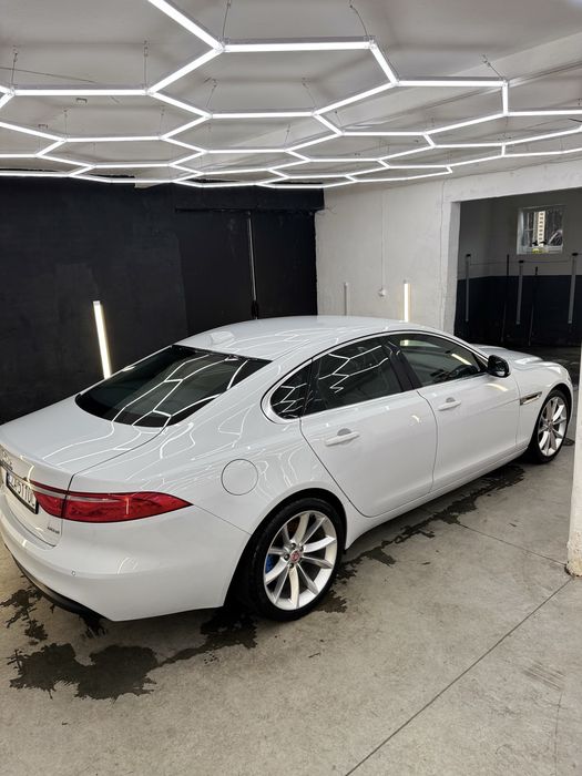 Jaguar  Xf  x260