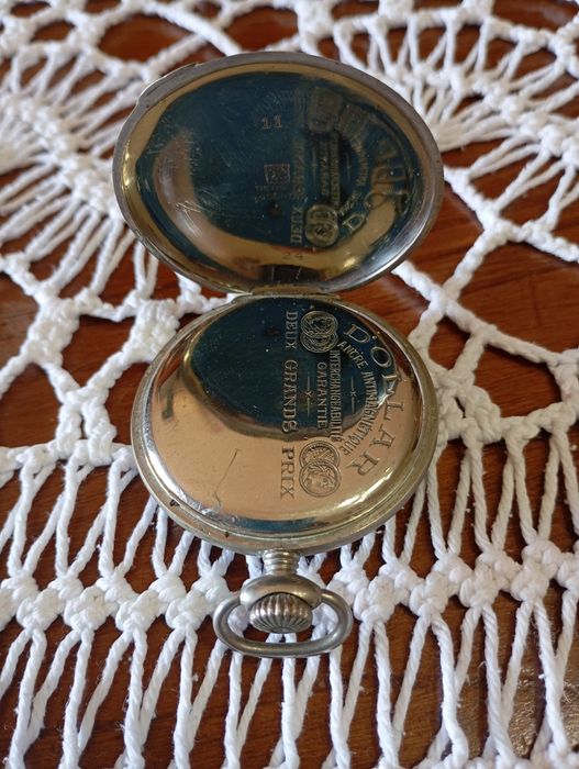 Vendo este relógio muito bonito bom estado a trabalhar muito bem