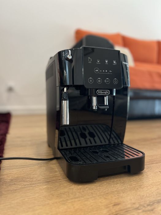 Máquina de Café Automática DELONGHI ECAM220.21.B Magnifica start (15 bar - 13 Níveis de Moagem)