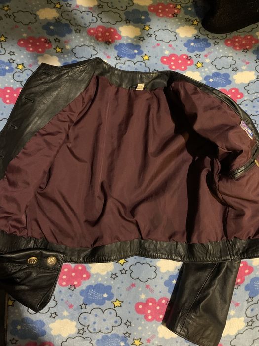 Шкіряний піджачок,в ідеальному стані