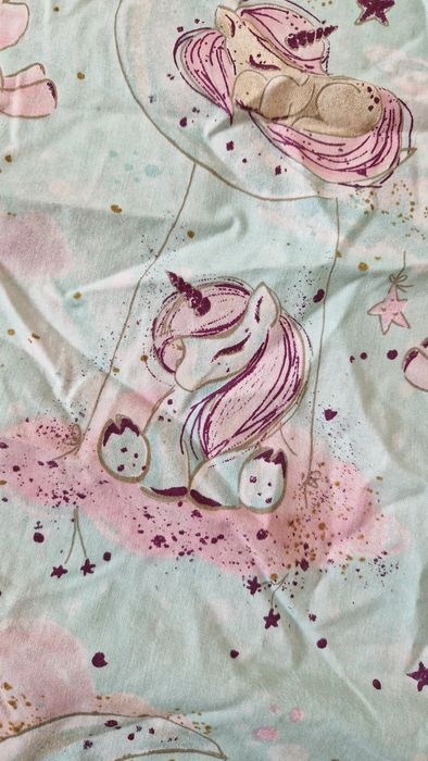 Простинки на резинці в дитяче ліжко