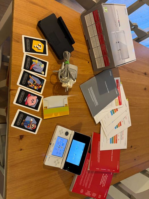 Nintendo 3DS White (EU/PAL) – KOMPLET, pudełko, papiery