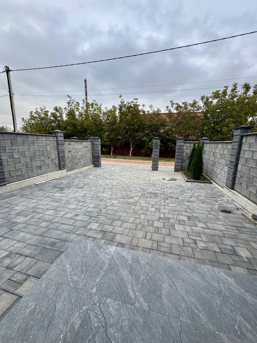 Продам котедж з ремонтом в районі Щасливе!