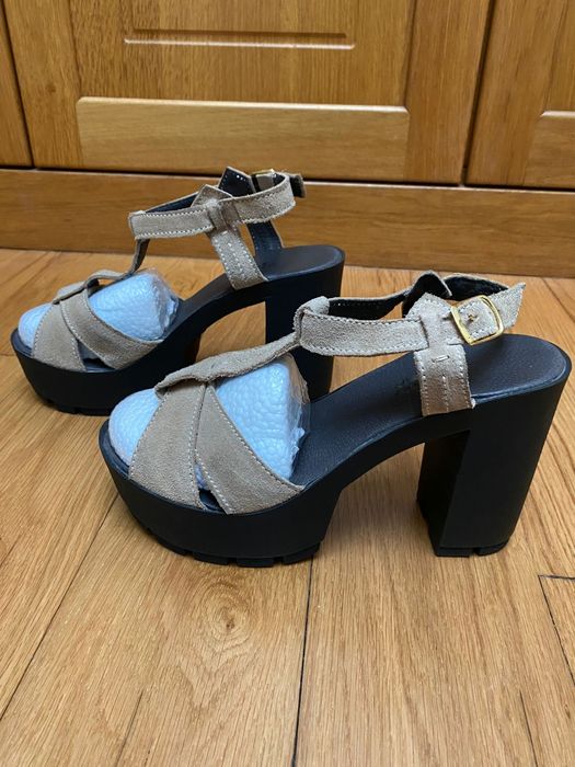 Sandálias plataforma, da Max, tamanho 39
