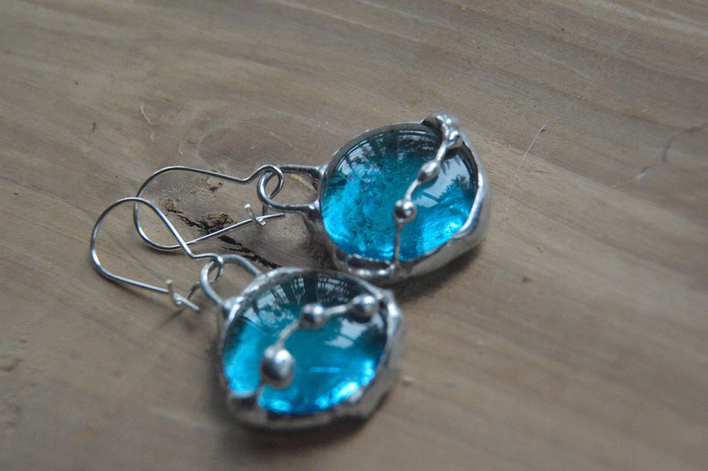 Turkusowe kropelki kolczyki witrażowe
