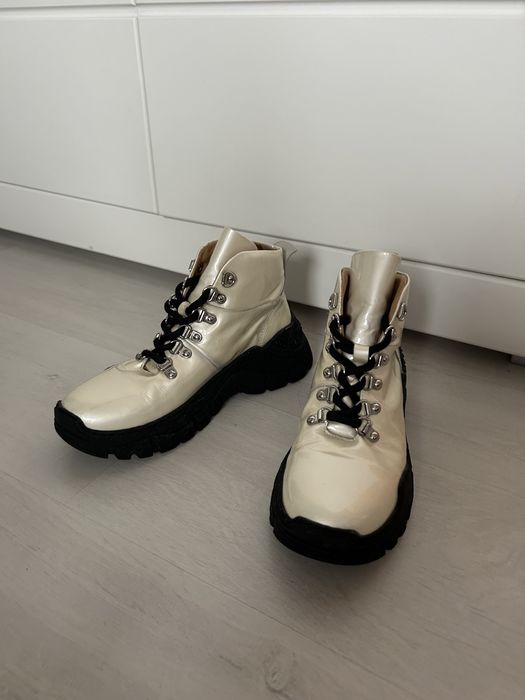 Białe buty w stylu altercore na grubszej podeszwie platformie 37