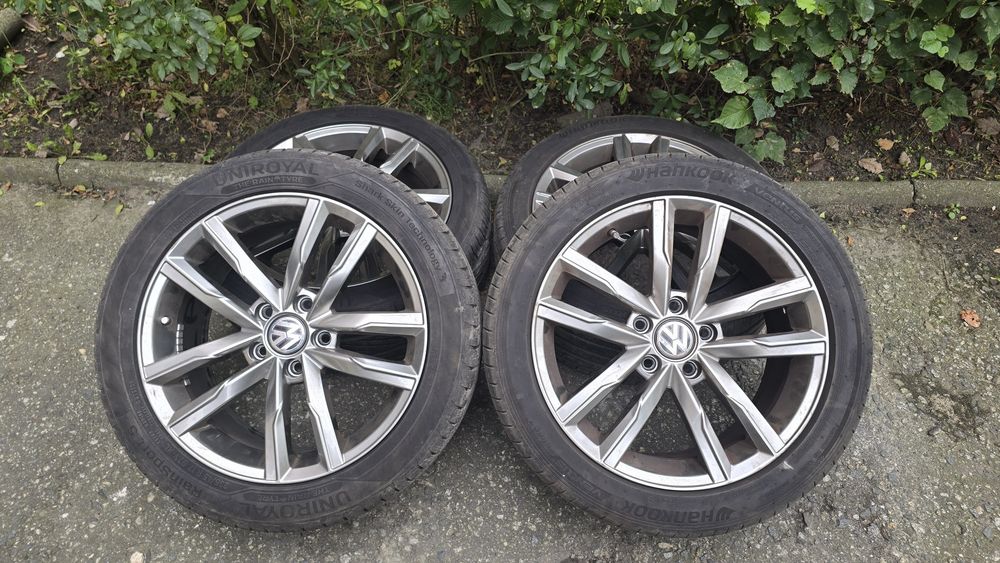 Komplet kół R17: Felgi VW + Opony letnie 235/45 R17 (Hankook / Uniroyal)