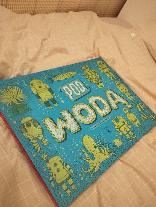 Książka pod ziemią/ pod wodą