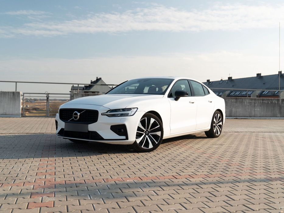 Volvo S60 Volvo S60 2.0 Benzyna Mild Hybrid 250 KM – 2022 – Prywatnie – Historia