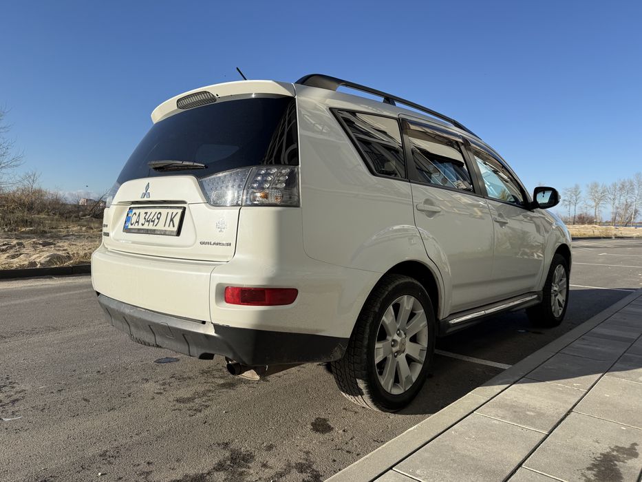 Mitsubishi Outlander XL 2011 2.4 бензин