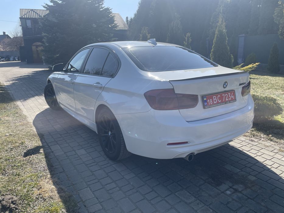 BMW 320I 2018 року