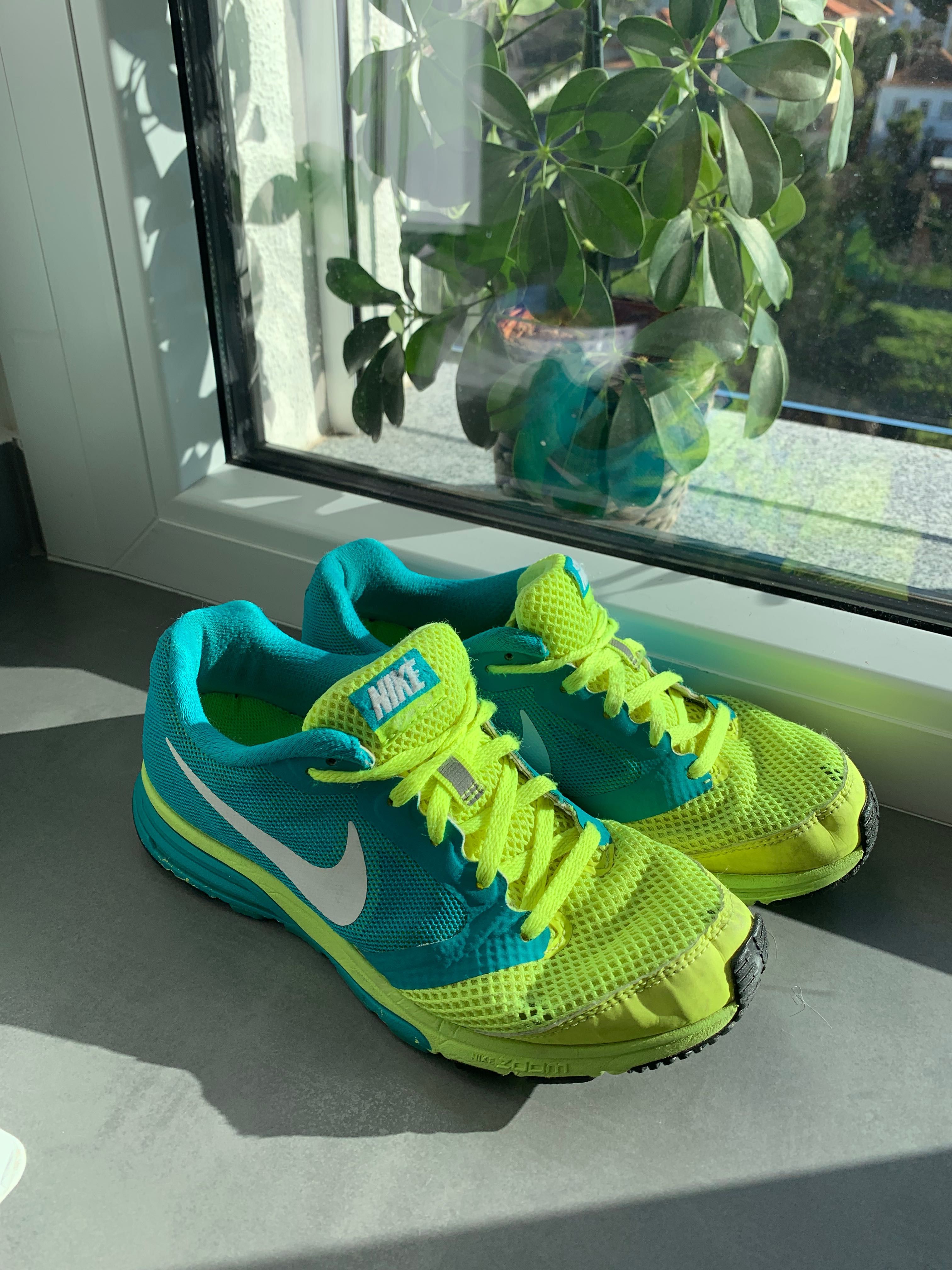 Tenis nike sales amarelo fluorescente