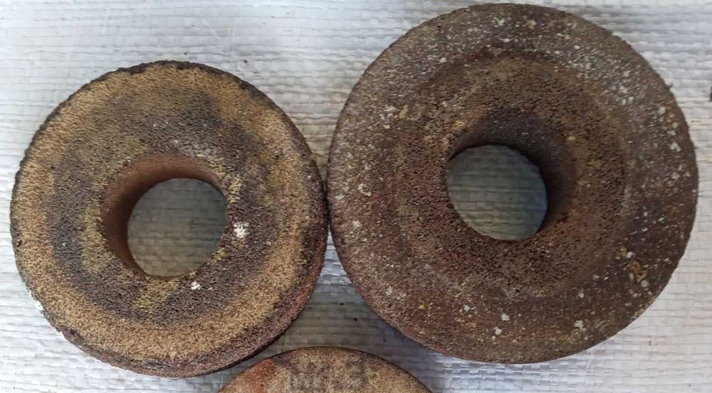 Зубило, пробойники, резец, точильный круг.