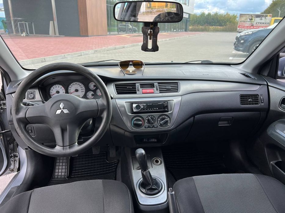 Mitsubishi lancer